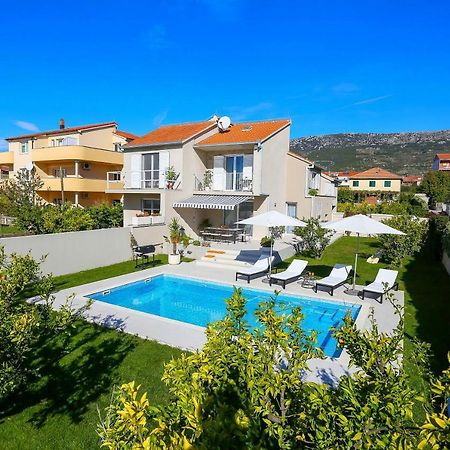 Villa Elysium - Beautiful Family House With Heated Pool Kaštela エクステリア 写真