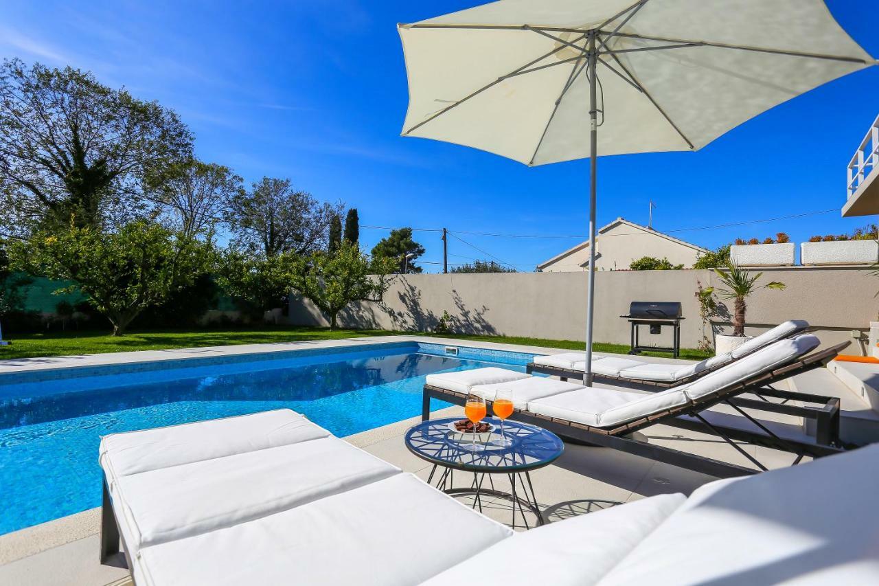 Villa Elysium - Beautiful Family House With Heated Pool Kaštela エクステリア 写真