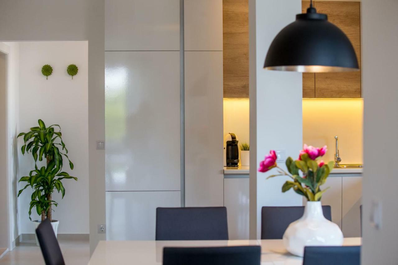 Villa Elysium - Beautiful Family House With Heated Pool Kaštela エクステリア 写真