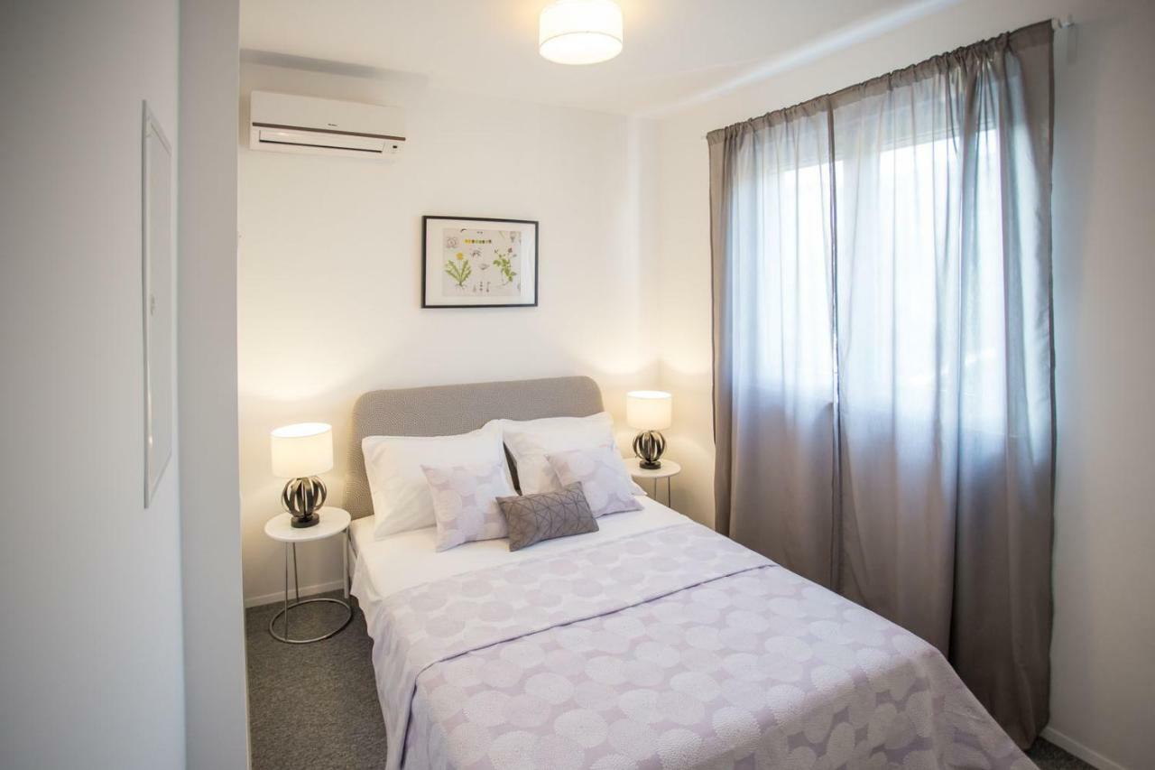 Villa Elysium - Beautiful Family House With Heated Pool Kaštela エクステリア 写真