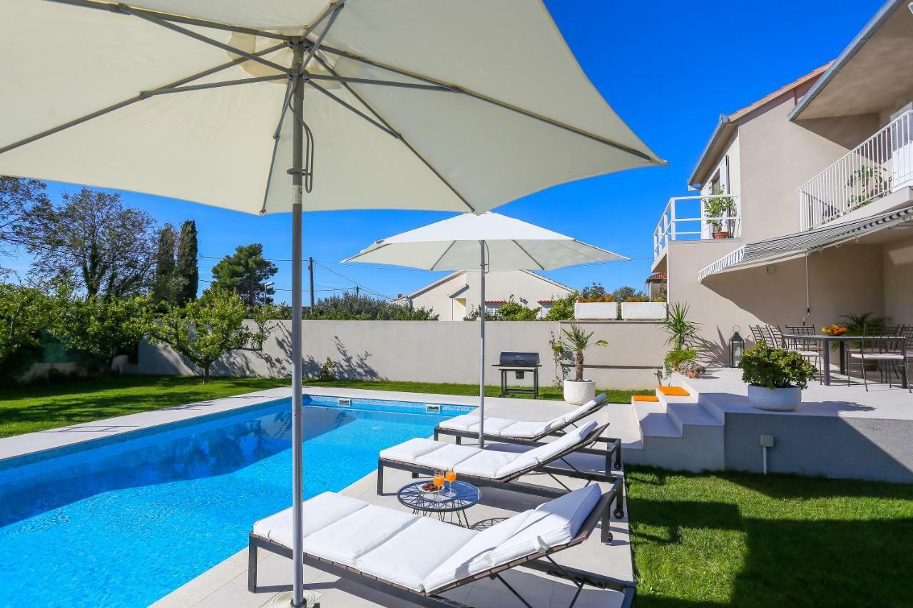 Villa Elysium - Beautiful Family House With Heated Pool Kaštela エクステリア 写真