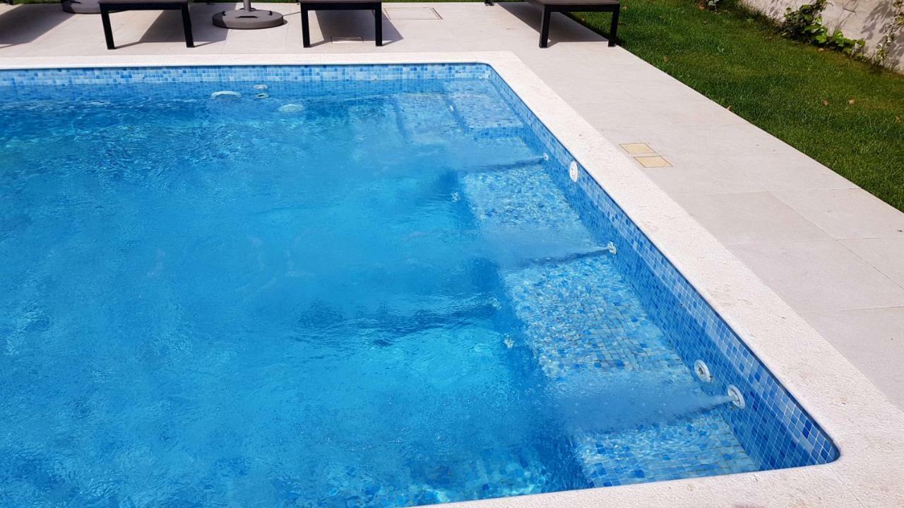 Villa Elysium - Beautiful Family House With Heated Pool Kaštela エクステリア 写真